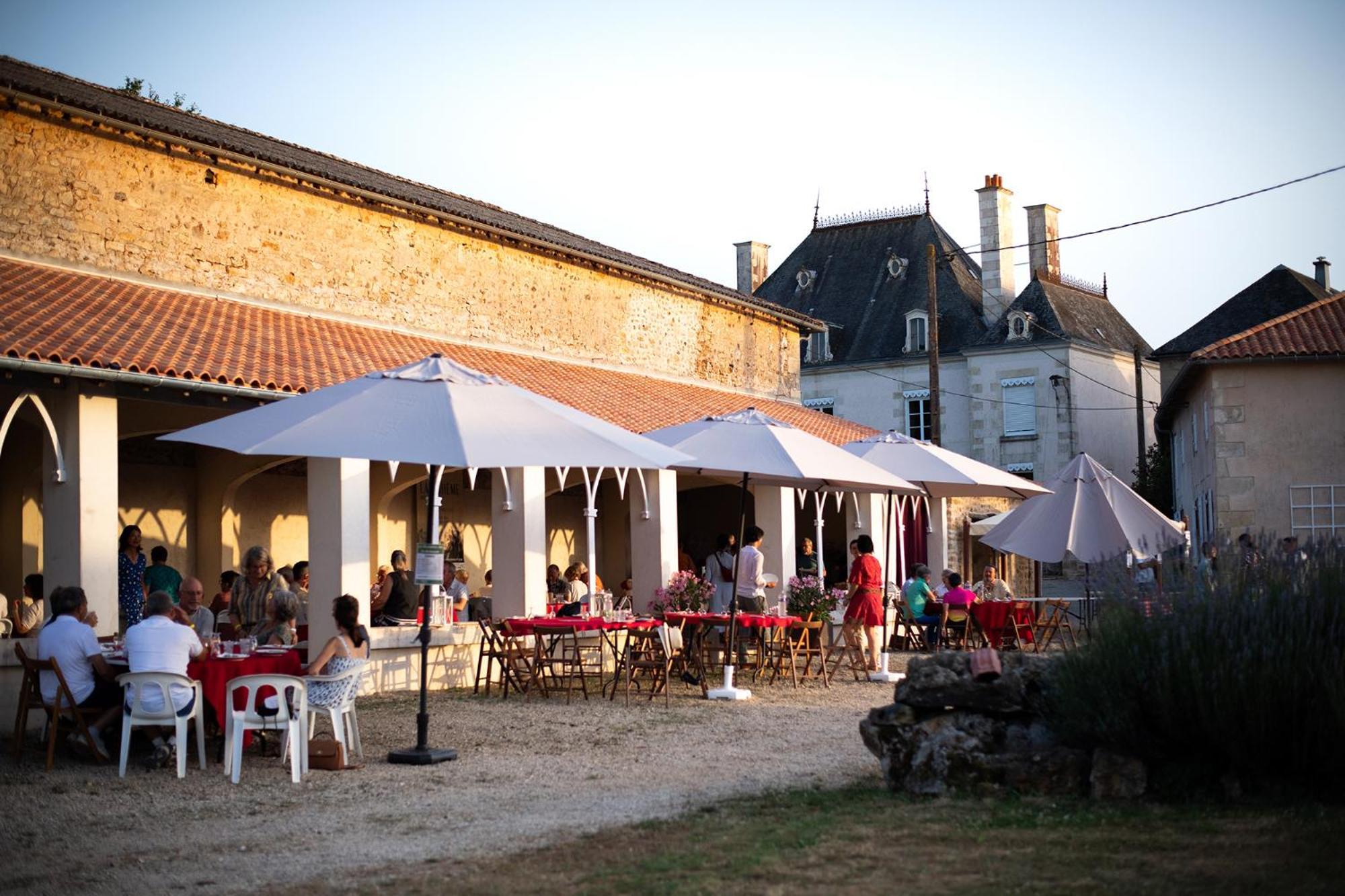Bed and Breakfast Domaine De La Briouse à Sanxay Extérieur photo